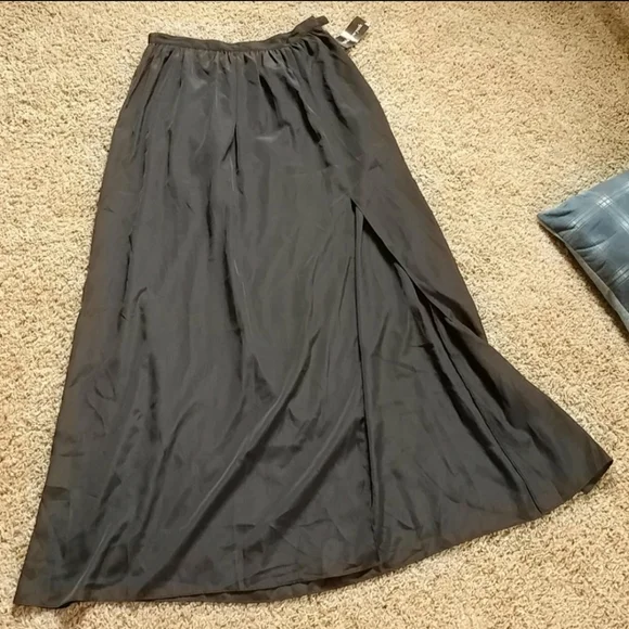 LIQUID NEWYORK SILK SKIRT - Picture 2 of 11